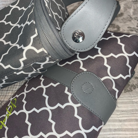 JJ Cole Baby Bundle Changing Pad & Bottle Cooler - Picture 2 of 9